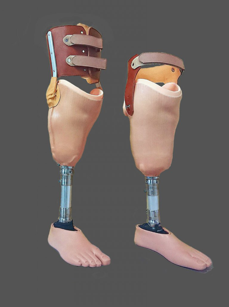 左大腿もも締付下腿義足 右PTBカフベルト式下腿義足