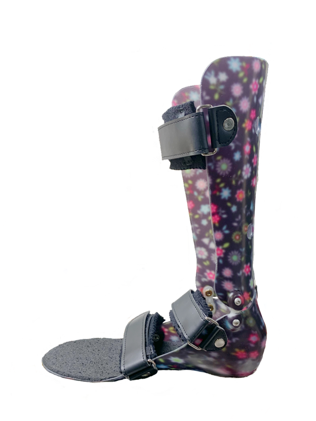 小児用タマラック継手付きプラスチック製短下肢装具